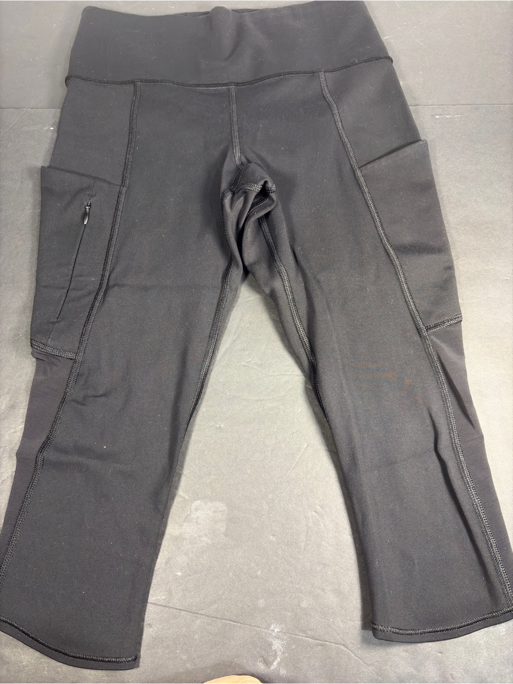 Athleta Cropped leggings, with cargo pockets Women’s Size XS Athletic Workout